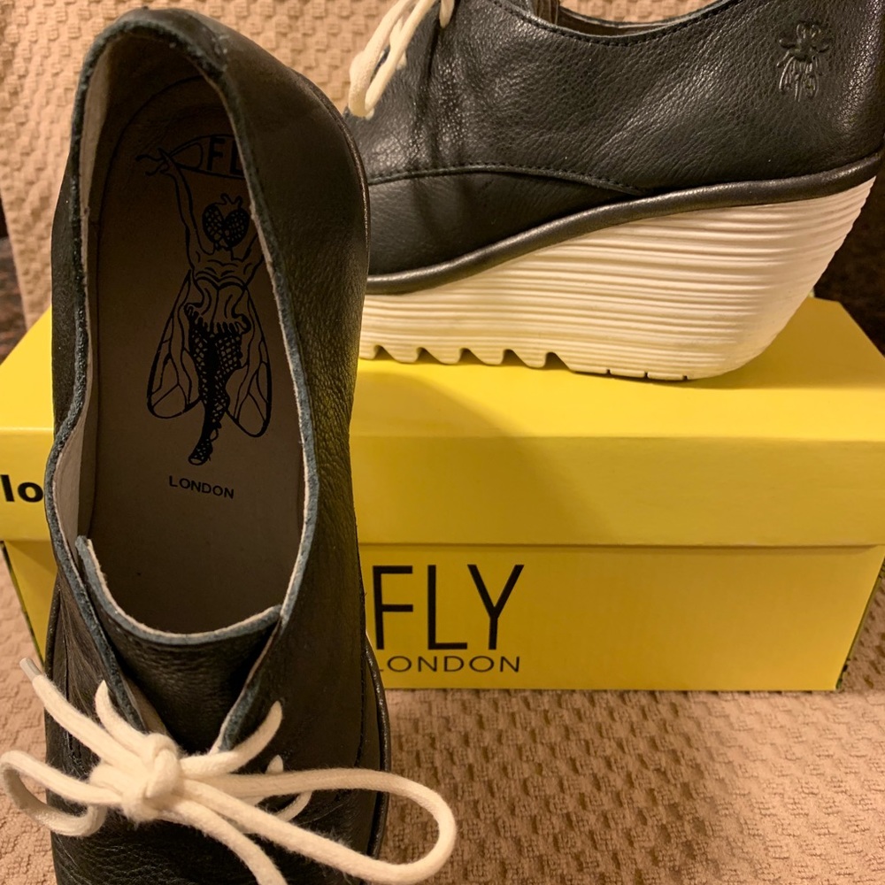 Fly London Brito in black